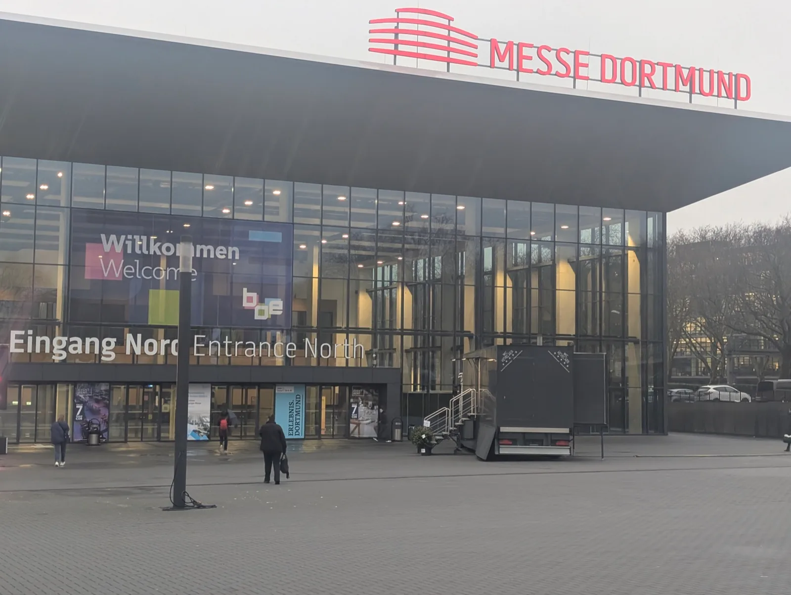 Eingang Nord der Messe Dortmund von außen