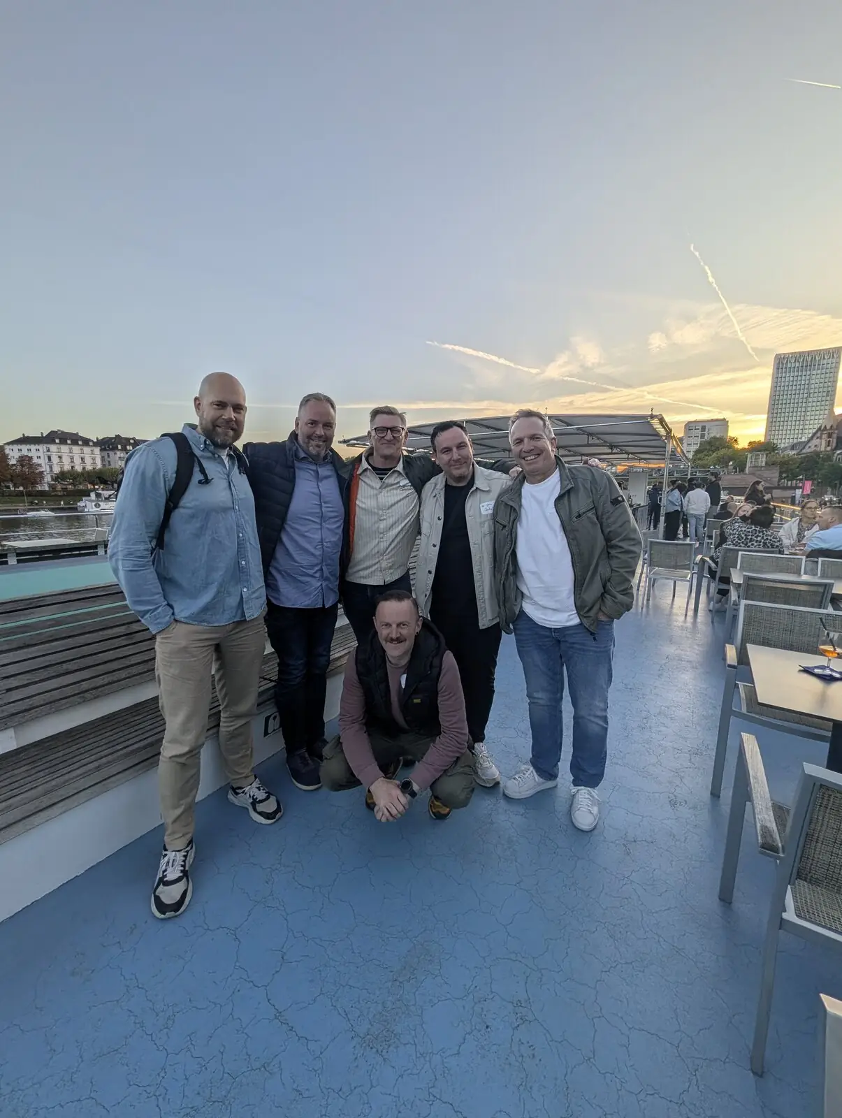 VTTD-Kollegen bei der Bootsfahrt auf dem Main
